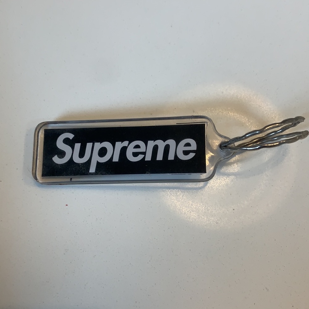 Supreme keychain - Picture 2 of 2